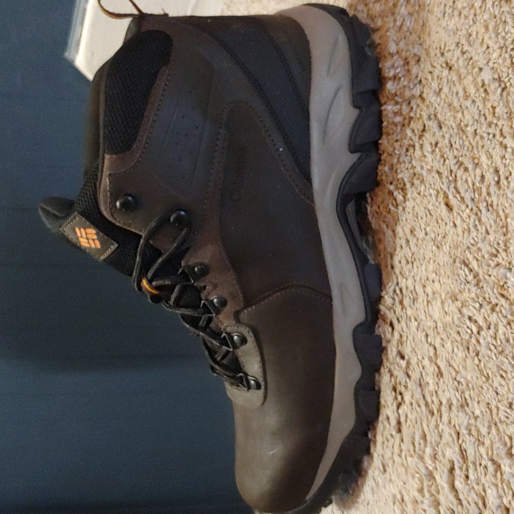 Columbia Newton Ridge Plus II Mens Size 12 wide